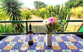 Casa Dei Fiori Con La Vista A Taormina
